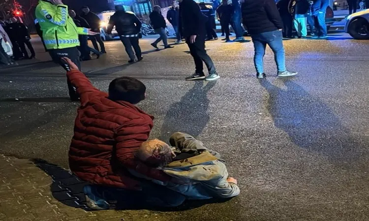 İki Gurup Arasında Kavga Çıktı. Ortalık Savaş Alanına Döndü !