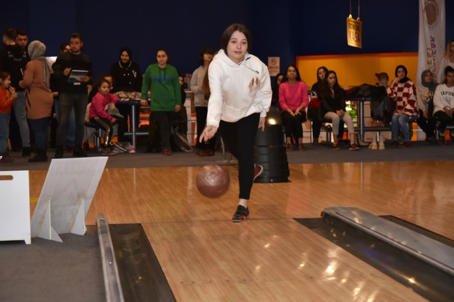 Ödüllü Bowling turnuvası yapıldı