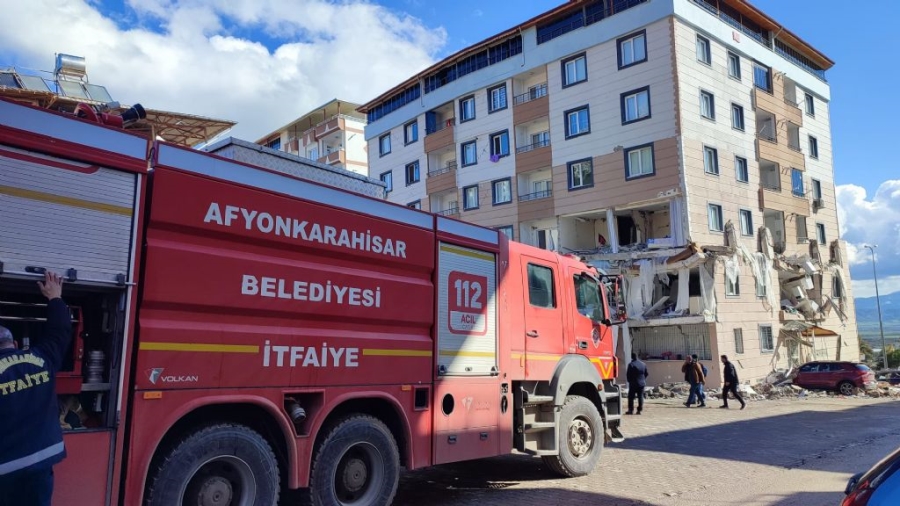 Afyon ekipleri anne ve bebeğini kurtardı