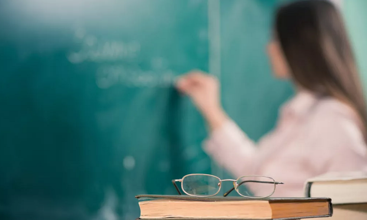Öğrenciler ve veliler sınıf öğretmenini istemiyor