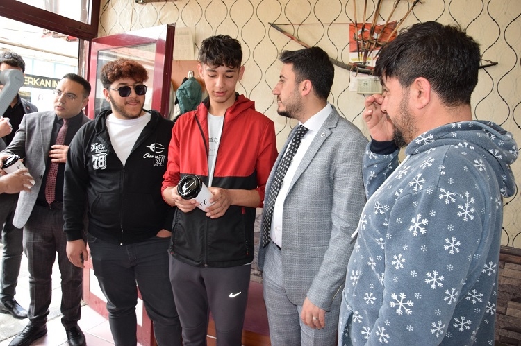 Şuhutlu Esnaflardan Karahan'a Yoğun İlgi