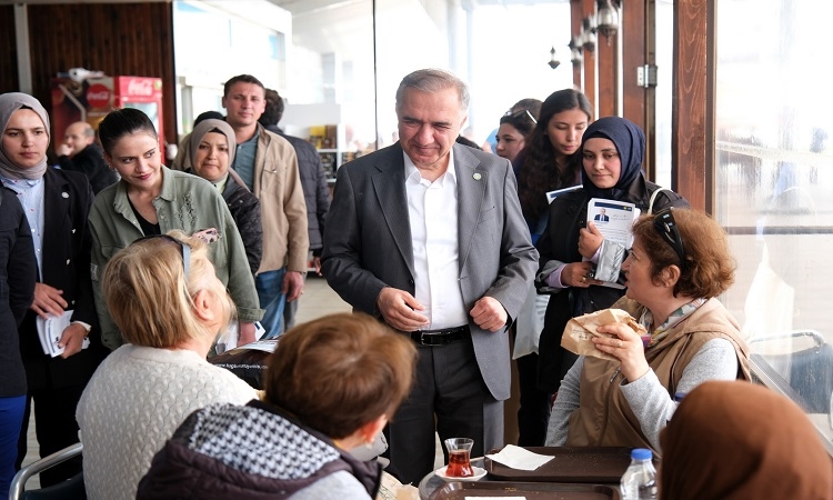 Arabacı Otogarı ziyaret etti lokum yaptı 