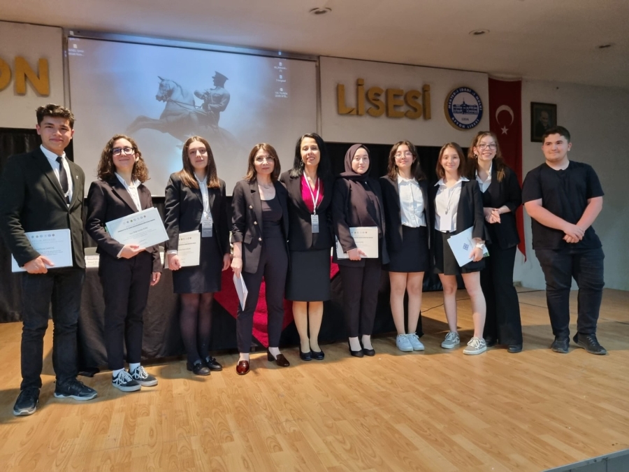 Afyon Lisesi Cumhuriyet'in 100 yılını çeşitli etkinliklerle kutluyor