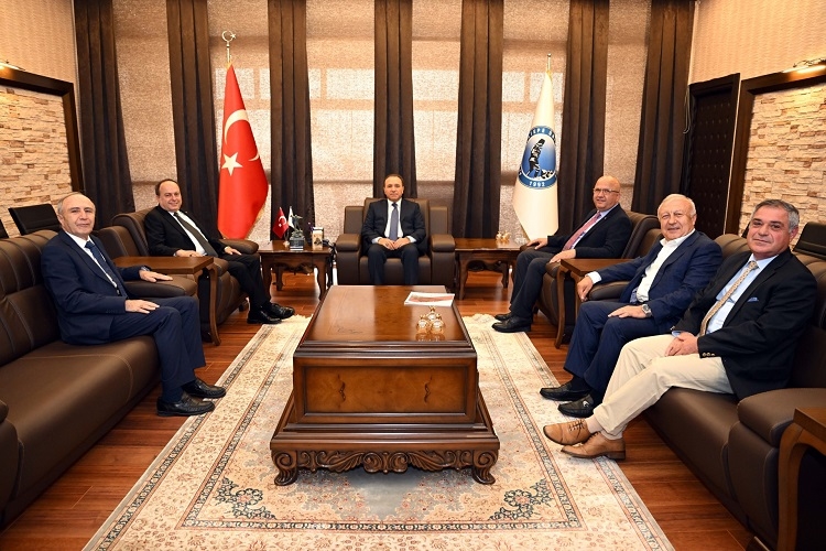 AEV'den Rektör karakaş'a hayırlı olsun