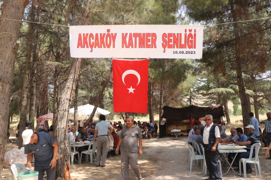 Başkan Sarı katmer şenliğine katıldı