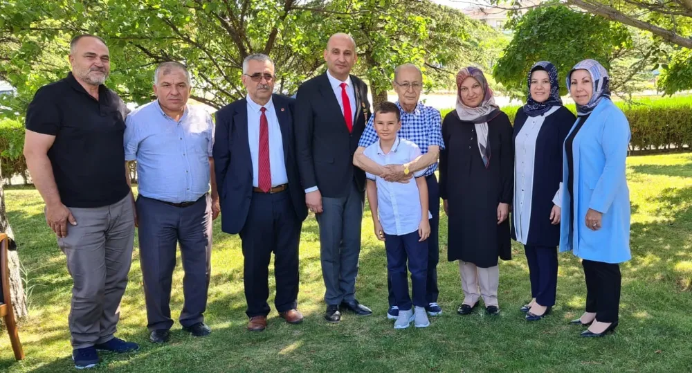 Şehit aileleri 10. Cumhurbaşkanı Sezer'i ziyaret etti
