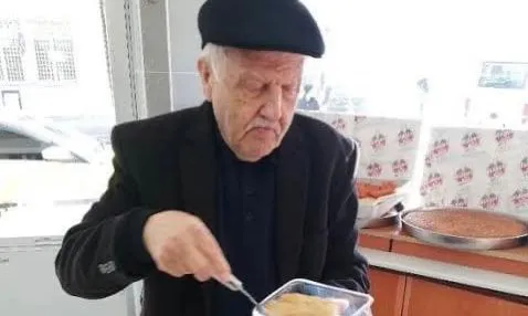 Afyonkarahisar'ın ünlü tatlıcısı Hidayet usta vefat etti