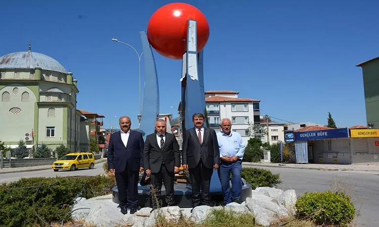 Dörtyol Kavşağına Kızıl Elma Çok Yakıştı