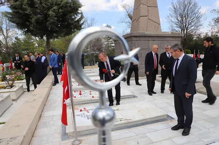 Uluçay  Gazilerimiz  Özgürlüğümüzün en değerli temsilcileri