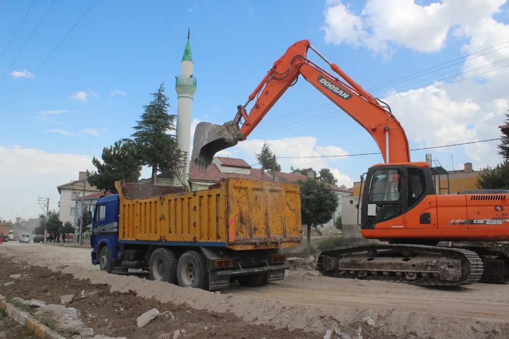 Emirdağ Belediyesi Afyon Yolu'nda Hummalı Çalışmalarına Devam Ediyor