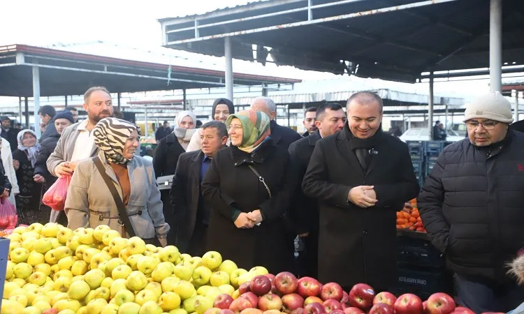 Uluçay pazar esnafını ziyaret etti