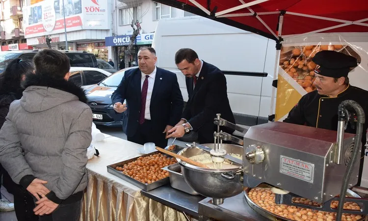 Alper Yağcı Hem Kandil Hem De Depremzedeler İçin Lokma Dağıttı