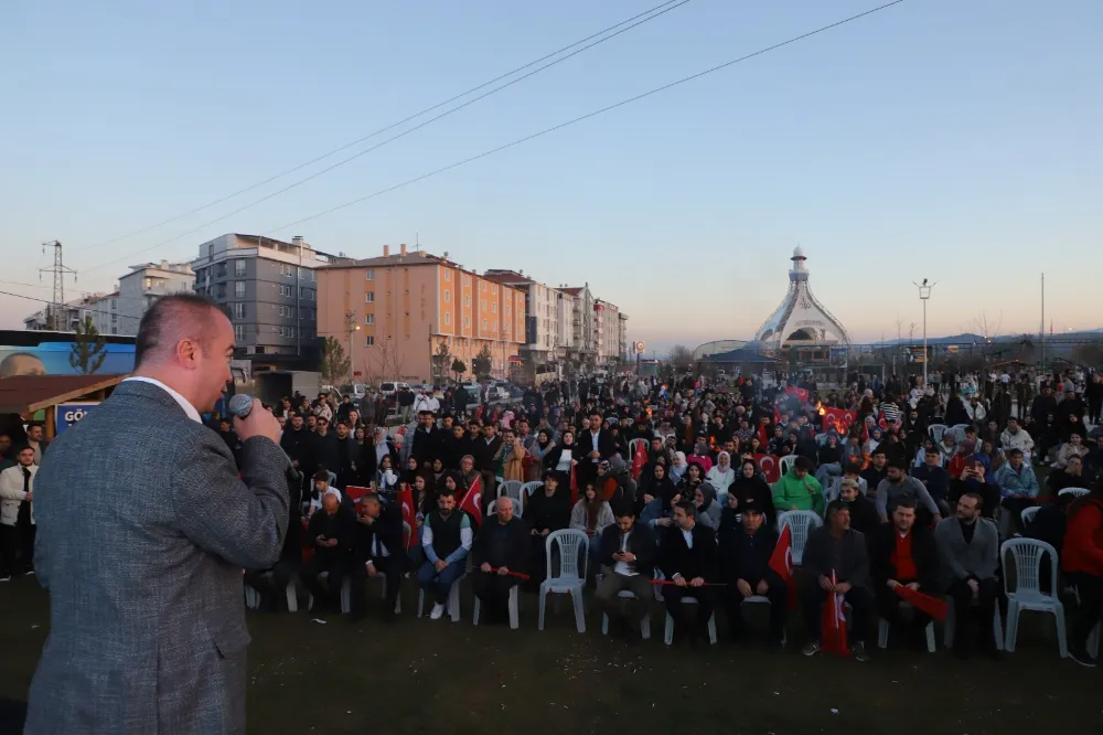 Uluçay’ın gençlik buluşmasında projelerini İngilizce anlattı