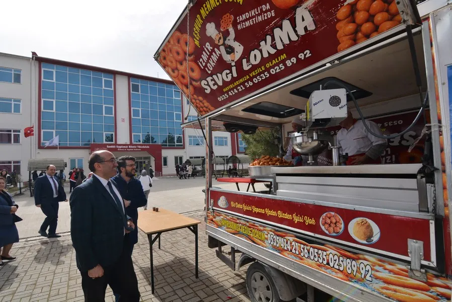 Başkan Çöl'den öğrencilere lokma ikramı