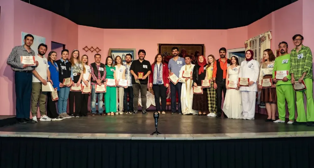 Belediye şehir tiyatrosundan muhteşem gala