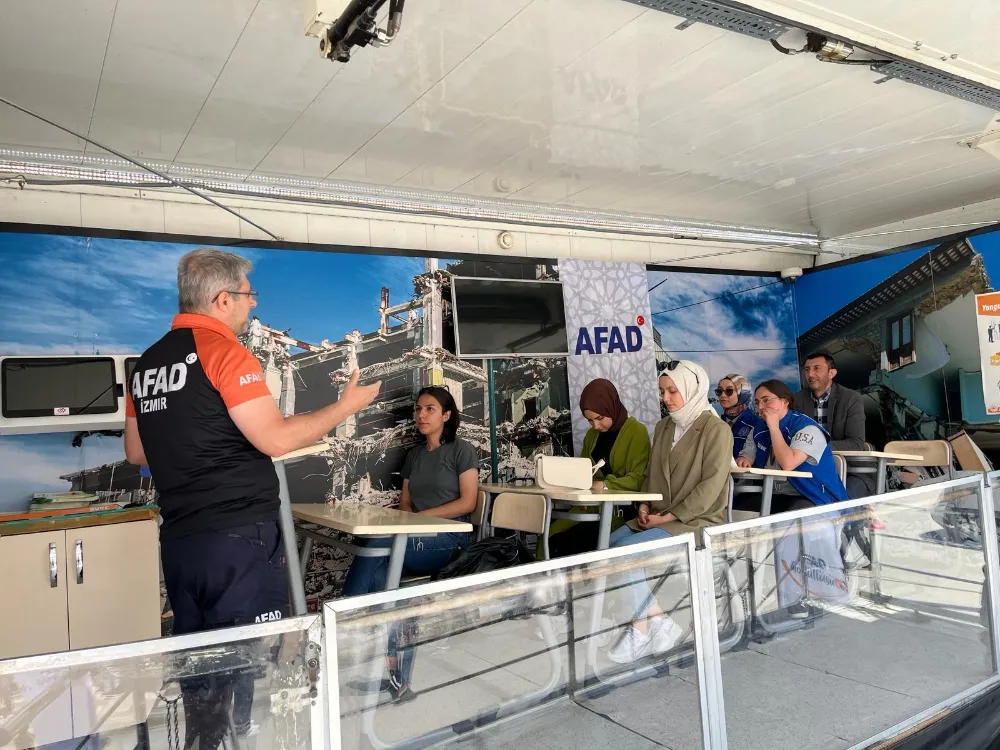 AFAD'ın Deprem Simülasyon Tırı Afyonkarahisar'da