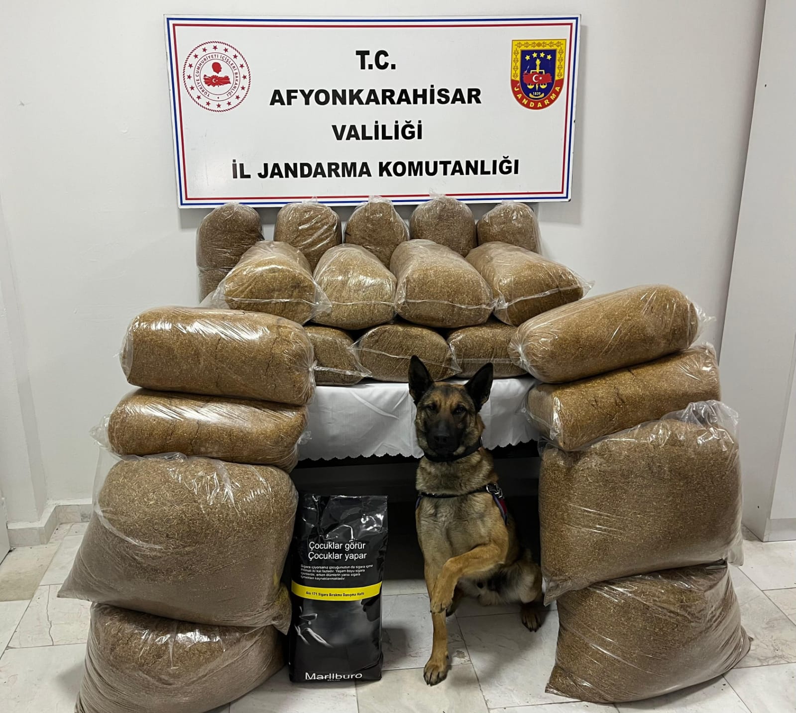 Emniyet kilolarca kaçak tütün ve malzemesi ele geçirdi