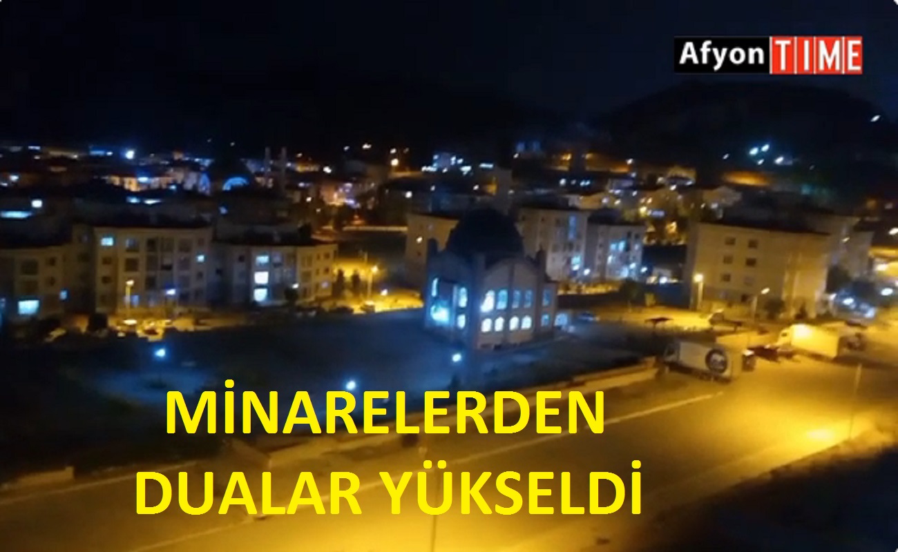 Minarelerden dua sesleri yükseldi