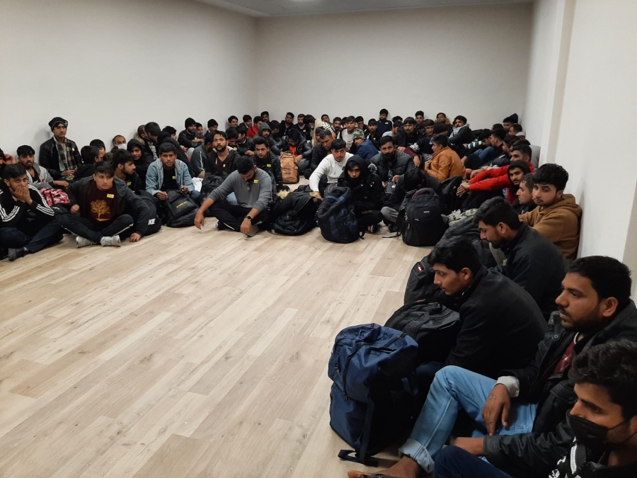 Pakistan ve Bangladeş uyruklu 99 göçmen yakalandı