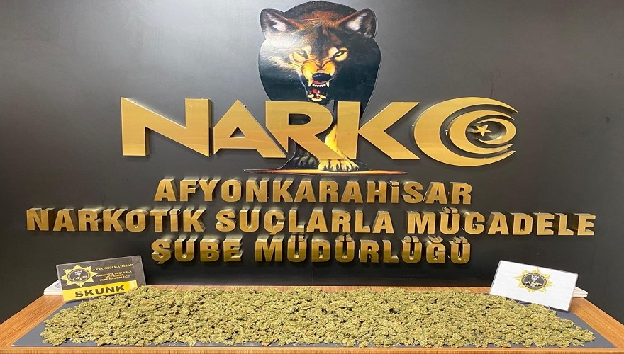 Narkotik şube ekipleri 1 kilo skunk ele geçirdi