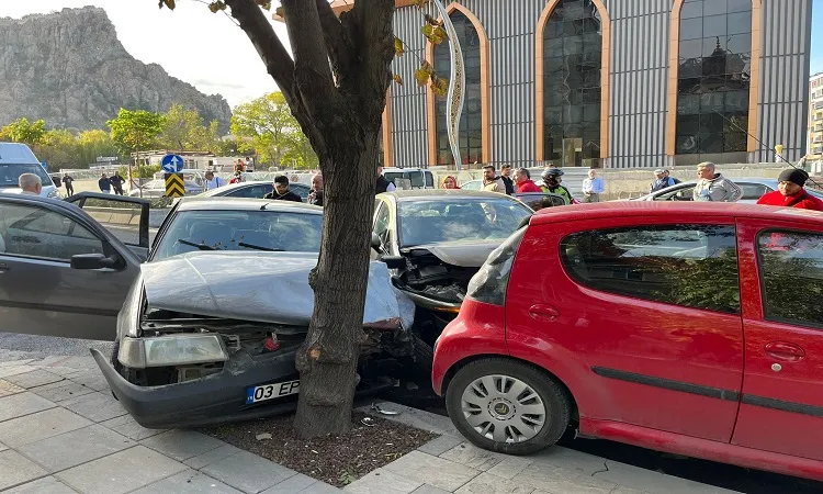 Ordu bulvarında zincirleme trafik kazası