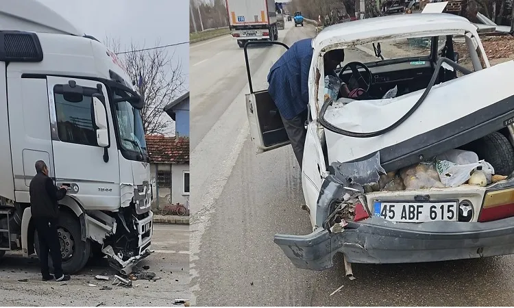 Işıklı kavşakta maddi hasarlı kaza