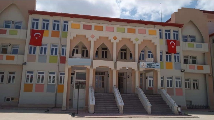 Öğrenciler ve veliler öğretmenden ayrılmak istemiyor