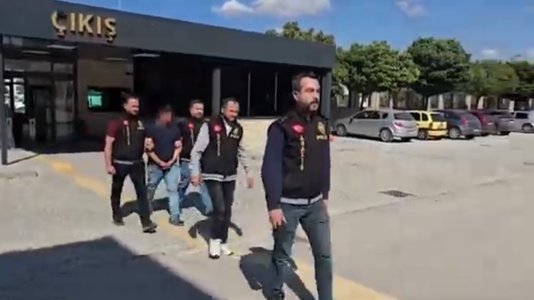 Ceza evinden firar etti araç çaldı