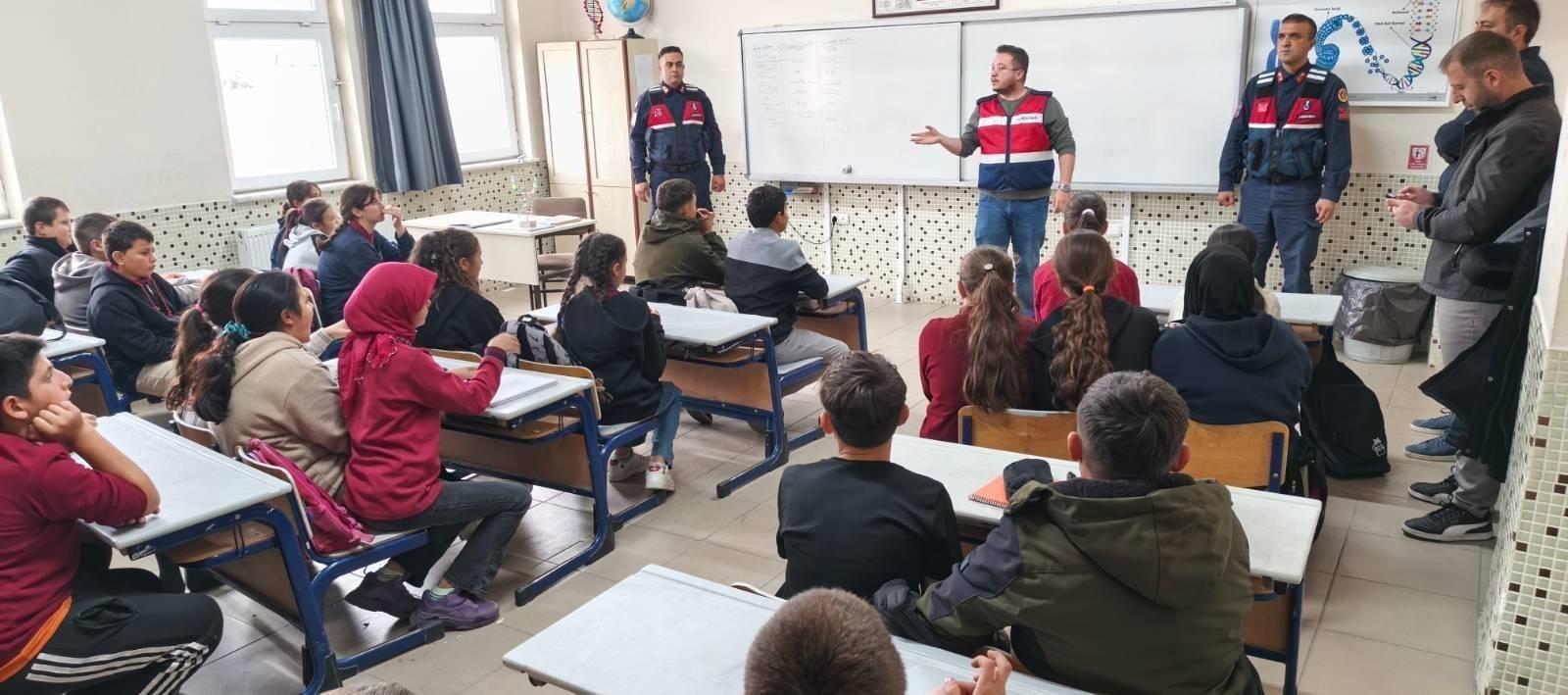 Jandarma eğitimlerine devam ediyor