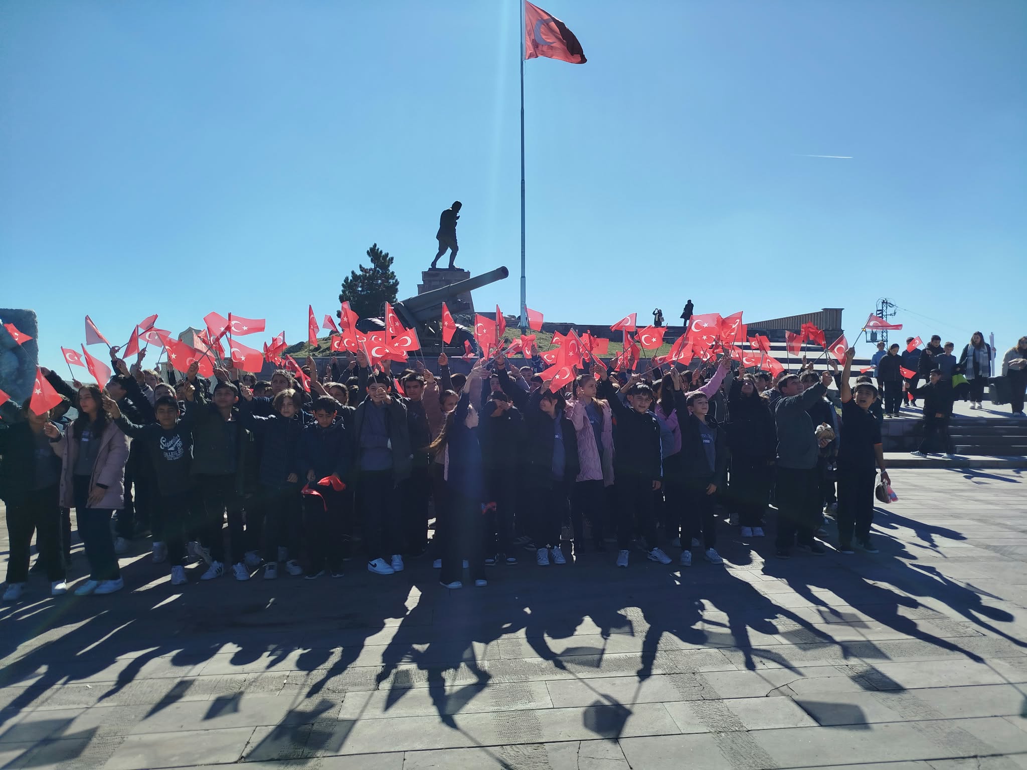 Afyonkarahisar Yunus Emre Ortaokulundan anlamlı etkinlik